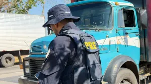 No Dia do Caminhoneiro, PRF alerta para aumento de mortes em acidentes envolvendo caminh&otilde;es