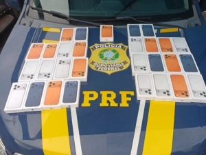 PRF apreende 29 celulares sem nota fiscal na BR-050, em Catal&atilde;o