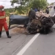 Colisão entre carro e ambulância deixa três mortos e três feridos na BR-153