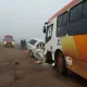 Grave acidente entre carro e ônibus na GO 040 deixa um morto