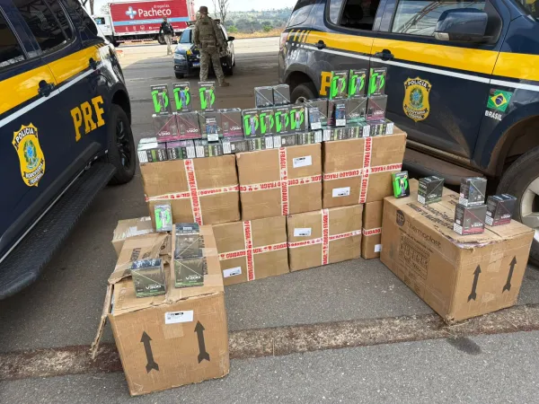 Cigarros eletr&ocirc;nicos e perfumes s&atilde;o apreendidos em bagageiro de &ocirc;nibus