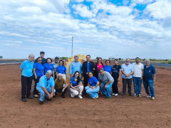 Casal governador do Distrito 4770 visita Rotary de Goiatuba