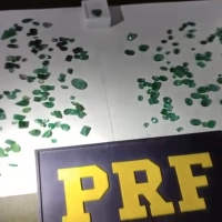 PRF apreende pedras preciosas sem origem comprovada na BR-153, em Jaraguá - GO