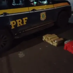 PRF prende dois jovens com 50 kg de maconha na BR-153