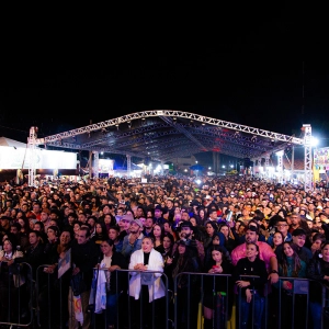 Abertura do  Rodeio e Zezé di Camargo atraem público recorde em Joviânia