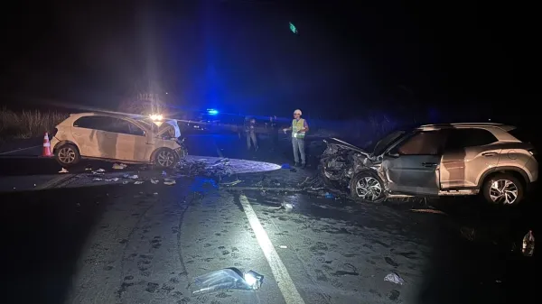 Colisão frontal deixa três mortos e três feridos na BR-414, em Corumbá de Goiás