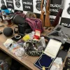 PC prende autores de assaltos a residências e recupera bens