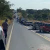 Bombeiros resgatam vítimas de acidente na GO-139