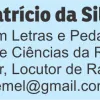 COM A AVÓ ATRÁS DO TOCO